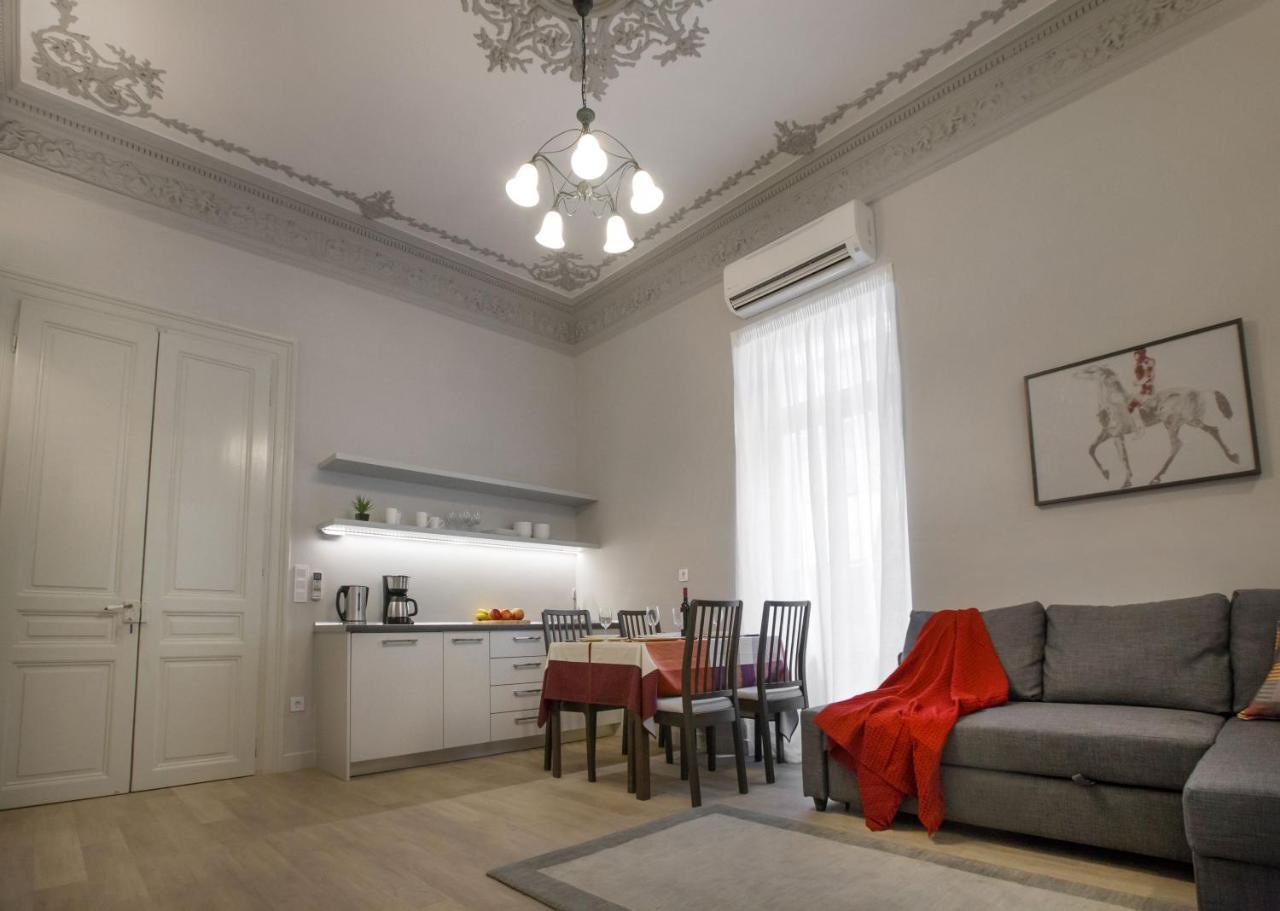 Sophisticated In Syntagma By Ghh Apartment Athens