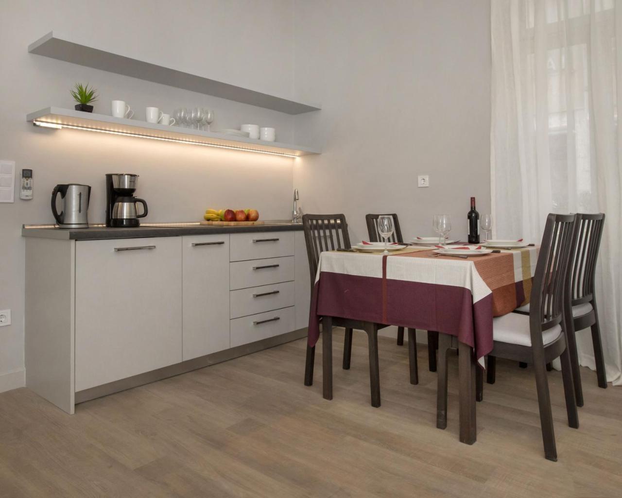 Apartment Sophisticated In Syntagma By Ghh Athens