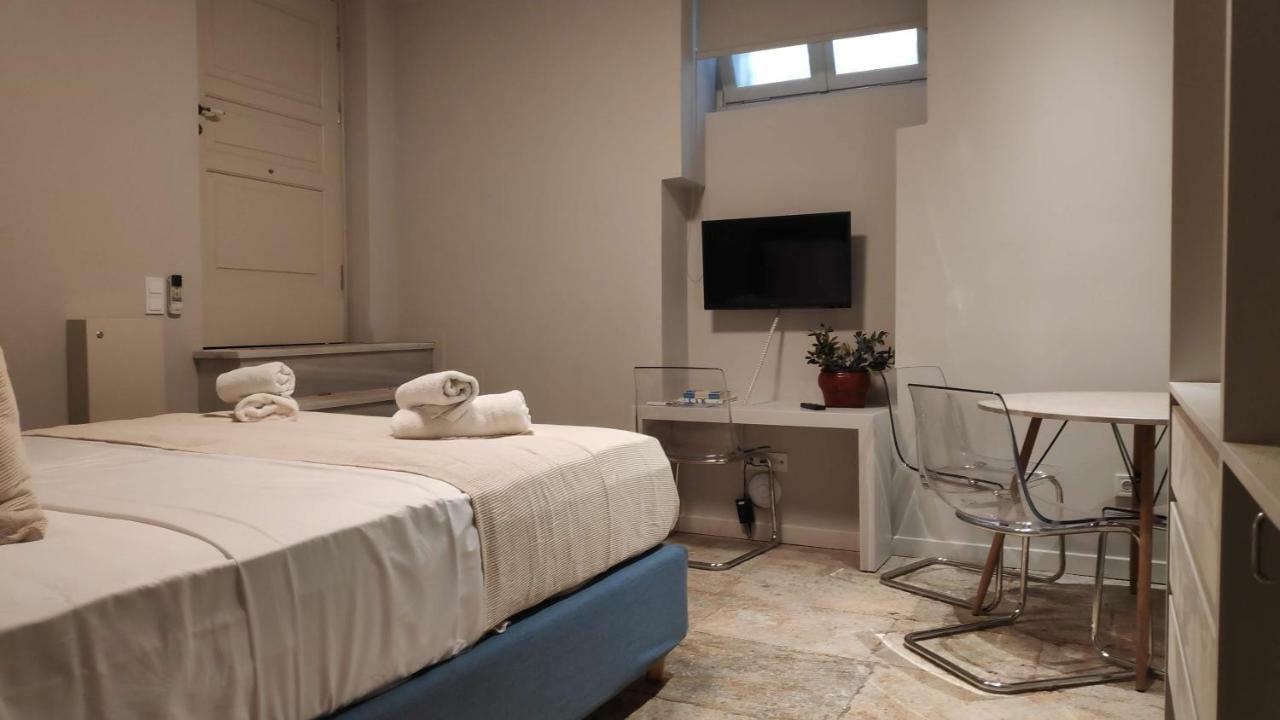 Apartment Sophisticated In Syntagma By Ghh Athens